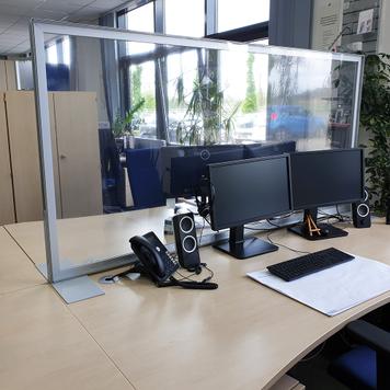 "Desk" Partition Wall with crystal clear banner